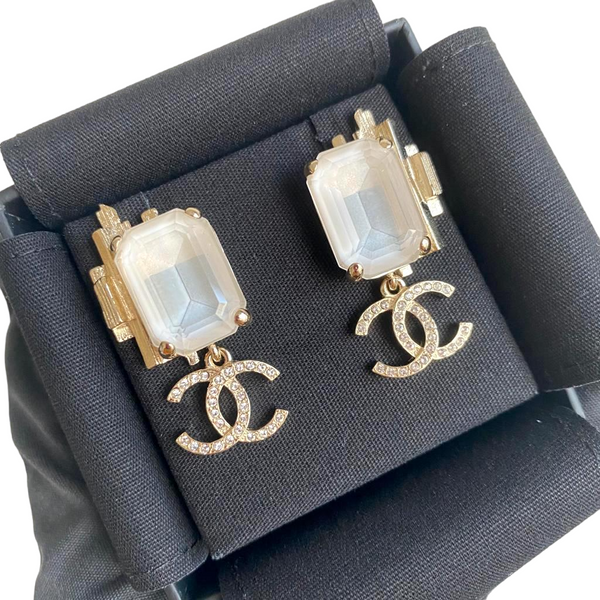 21S White Crystal CC Logo Dangle Earrings - Replica Handbags Shopping
.com