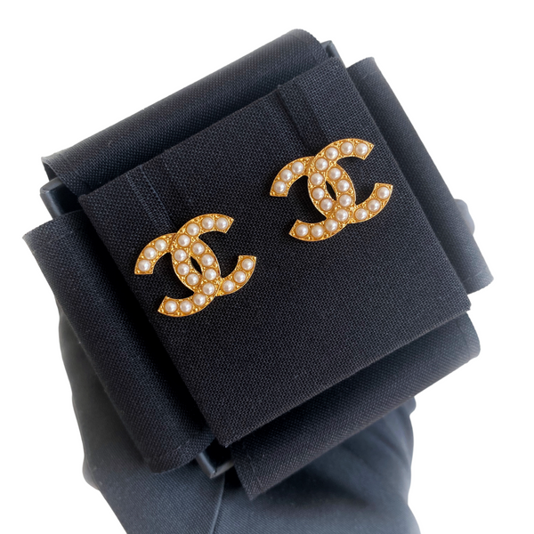 CHANEL Gold Pearl CC Logo Stud Earrings | Replica Handbags Shopping
