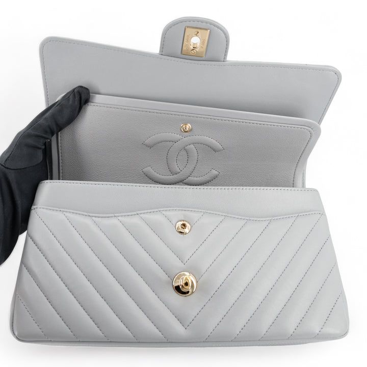 CHANEL Medium Chevron Classic Double Flap Bag in 20S Grey Lambskin - Replica Handbags Shopping
.com