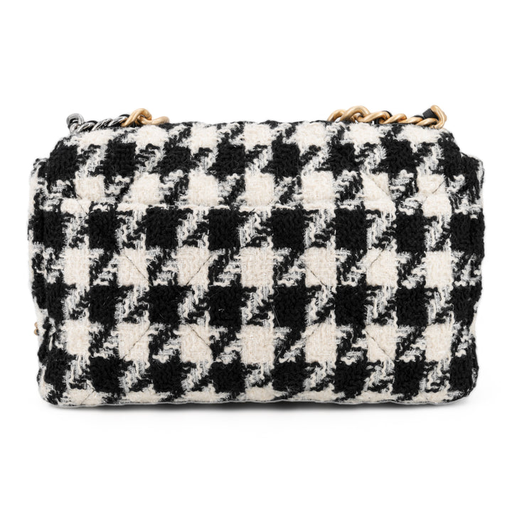 CHANEL CHANEL 19 Medium Flap Bag in Black And White Houndstooth Tweed - Replica Handbags Shopping
.com