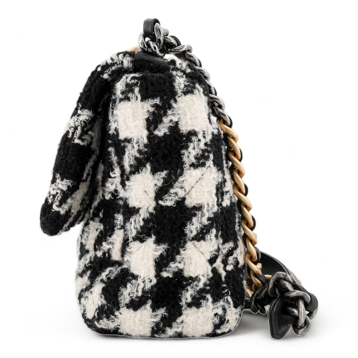 CHANEL CHANEL 19 Medium Flap Bag in Black And White Houndstooth Tweed - Replica Handbags Shopping
.com