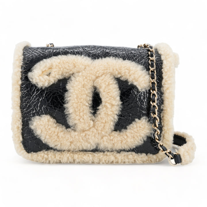 CHANEL 19K Beige CC Crumpled Shearling Flap Bag - Replica Handbags Shopping
.com