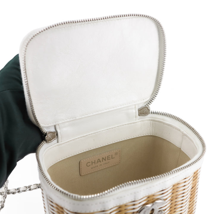 CHANEL White Rattan Wicker Small Vanity Case with Top Handle - Replica Handbags Shopping
.com