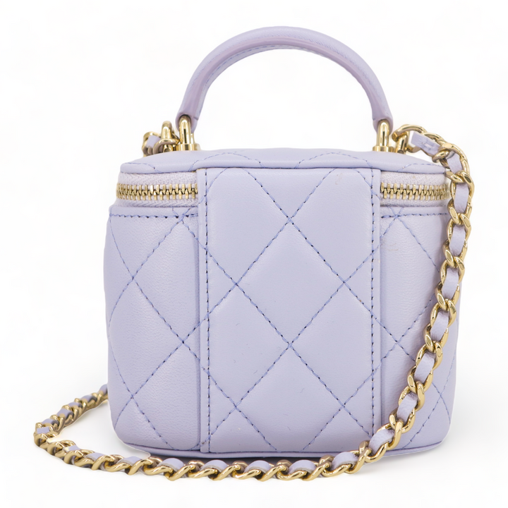 CHANEL Mini Vanity Case with Top Handle in 21K Lilac Lambskin - Replica Handbags Shopping
.com