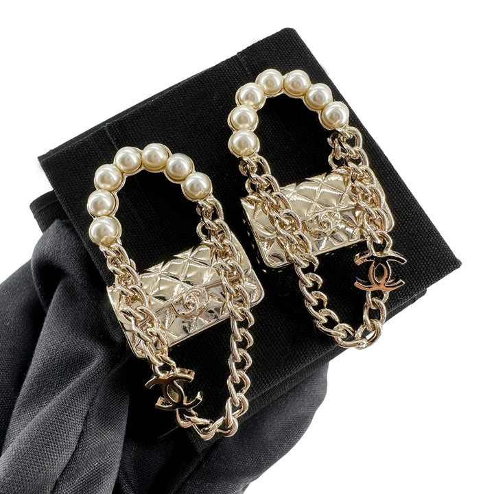 CHANEL 21S Classic Flap Pearl Handle Chain Dangle Earrings - Replica Handbags Shopping
.com