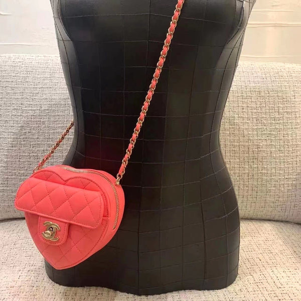 CHANEL 22S Heart Clutch with Chain in Pink Lambskin - Replica Handbags Shopping
.com