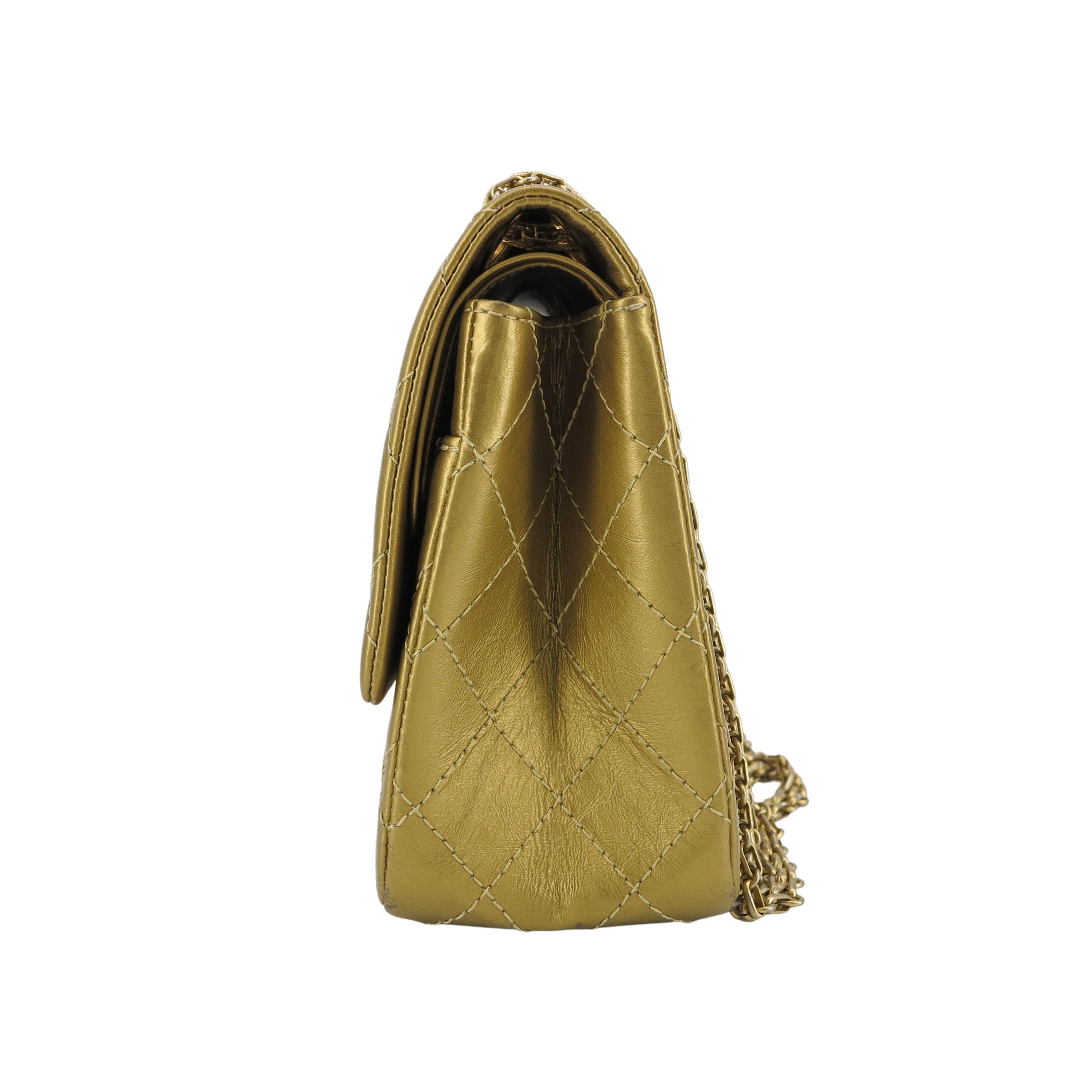 CHANEL 2.55 Reissue Flap Bag Size 226 in Gold Aged Calfskin - Replica Shoes .com