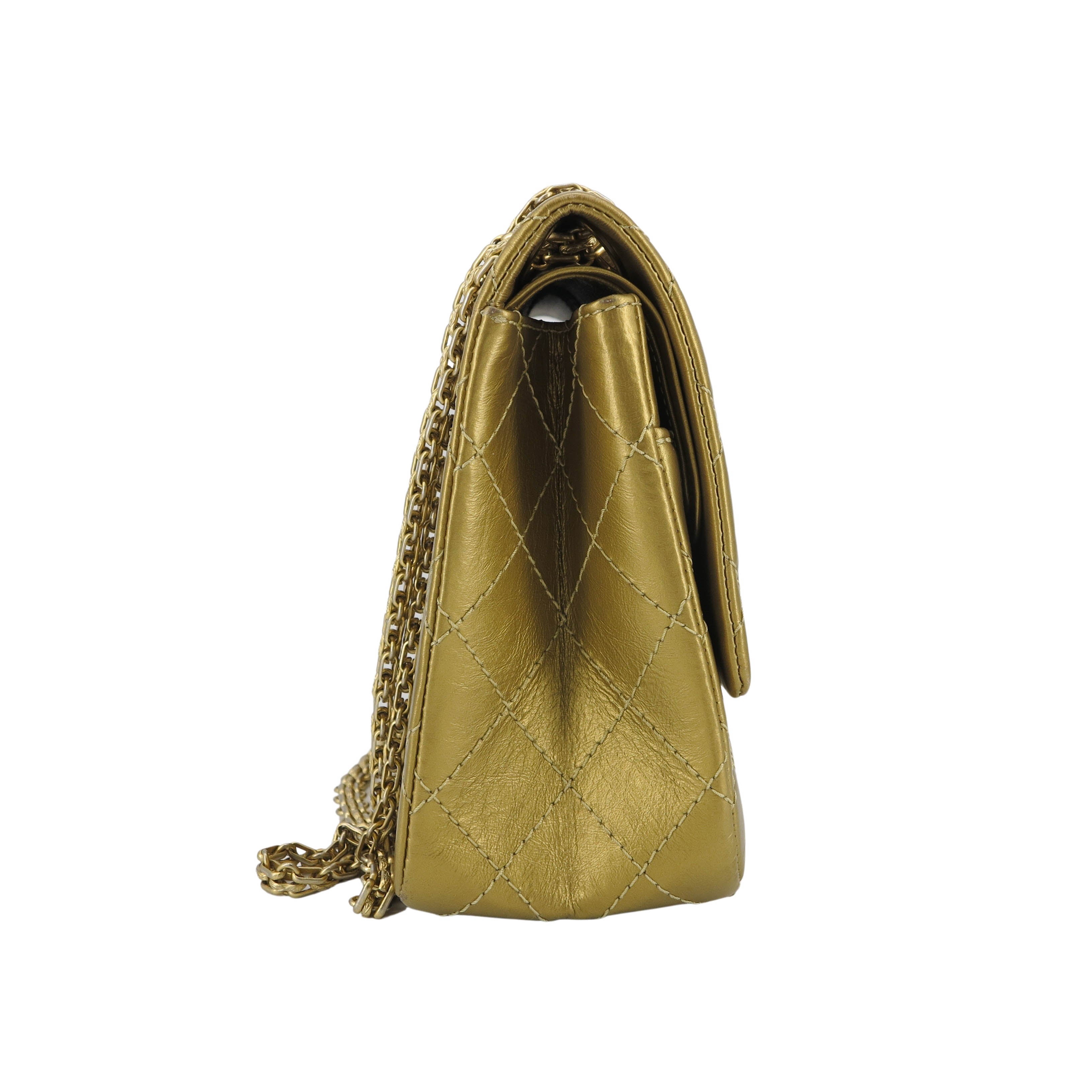 CHANEL 2.55 Reissue Flap Bag Size 226 in Gold Aged Calfskin - Replica Shoes .com