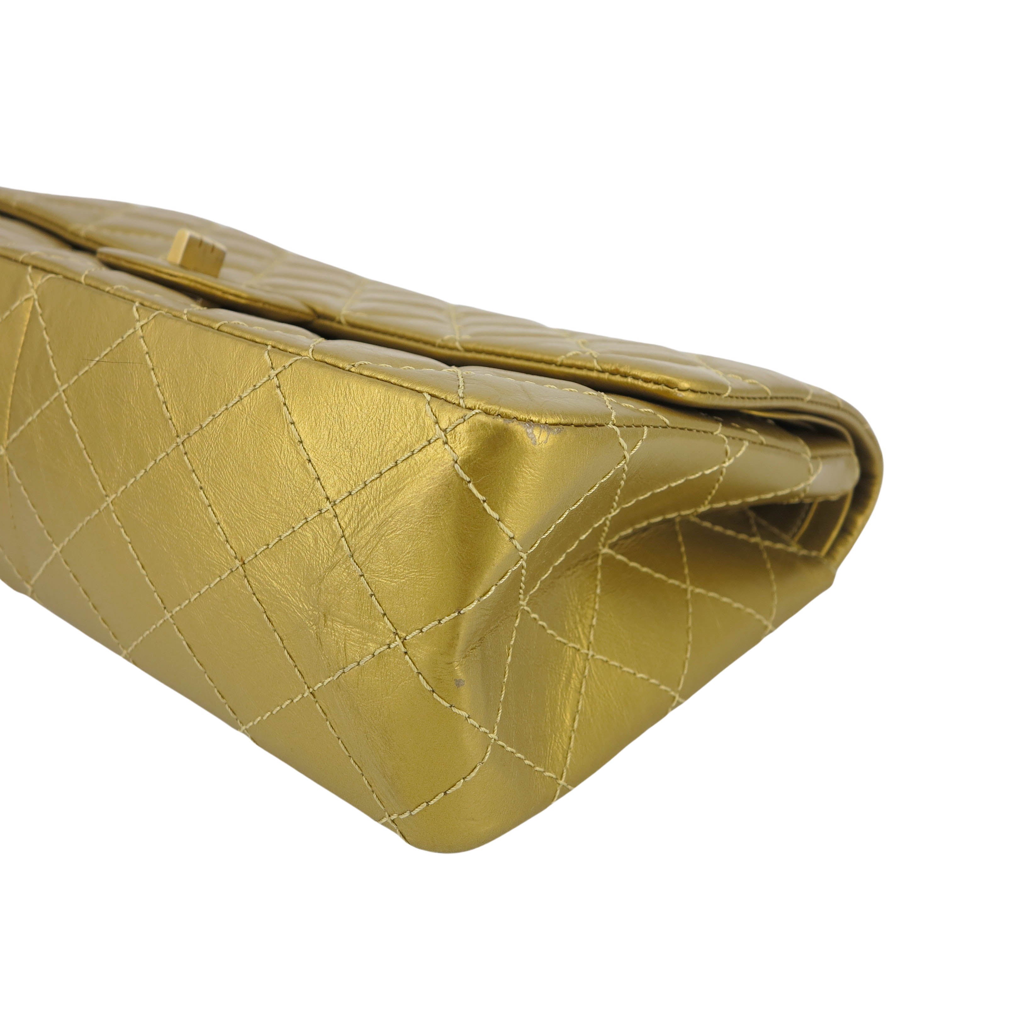 CHANEL 2.55 Reissue Flap Bag Size 226 in Gold Aged Calfskin - Replica Shoes .com