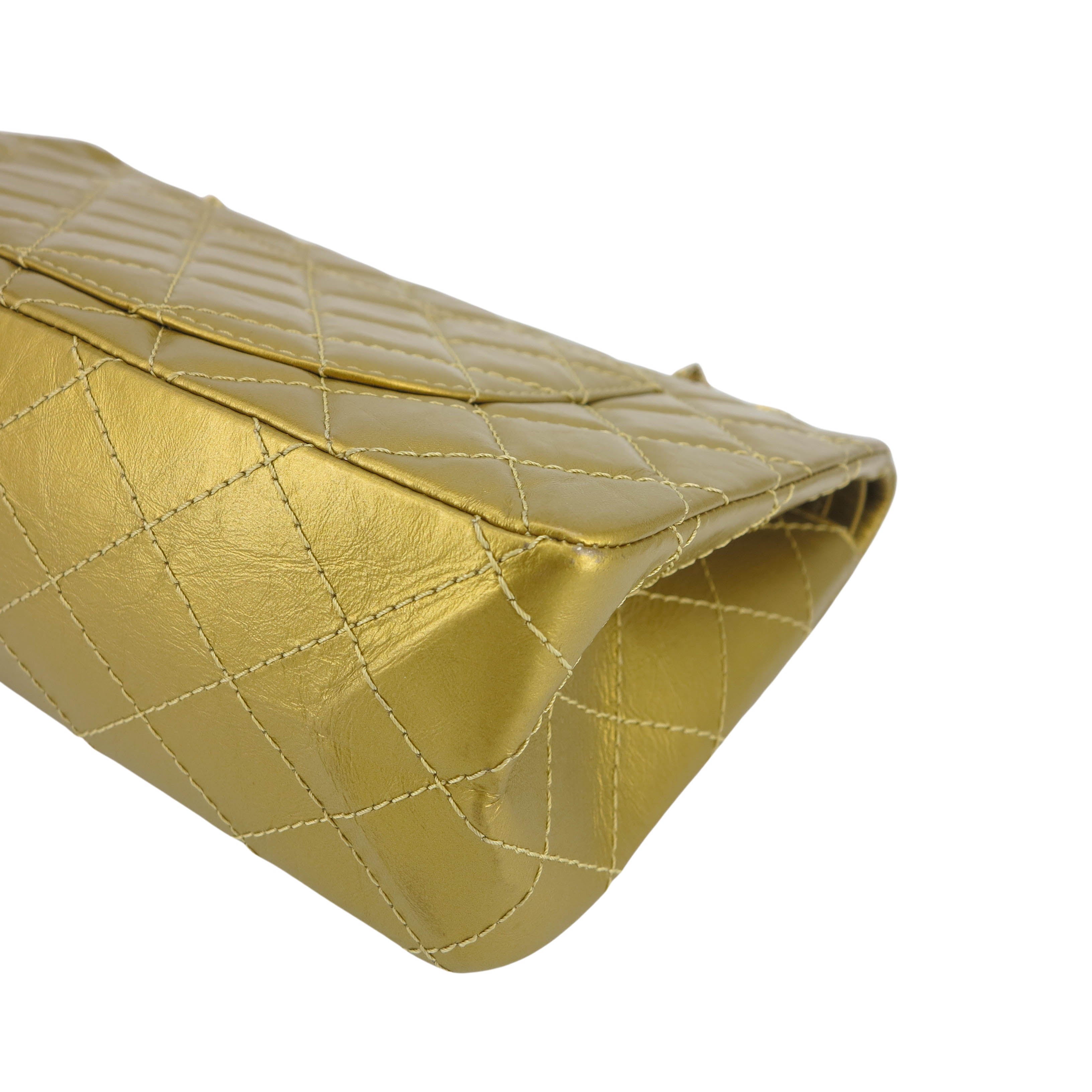CHANEL 2.55 Reissue Flap Bag Size 226 in Gold Aged Calfskin - Replica Shoes .com