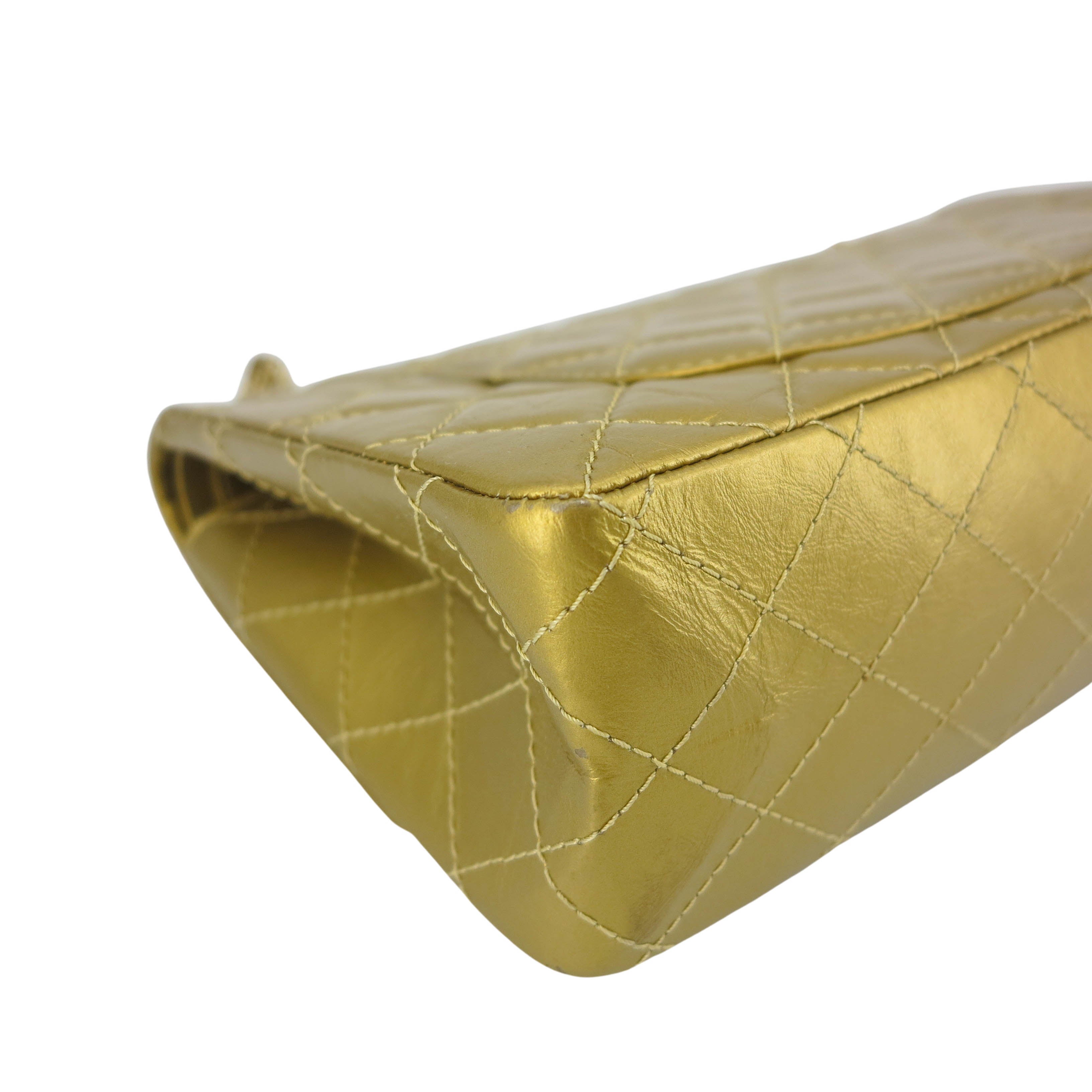 CHANEL 2.55 Reissue Flap Bag Size 226 in Gold Aged Calfskin - Replica Shoes .com