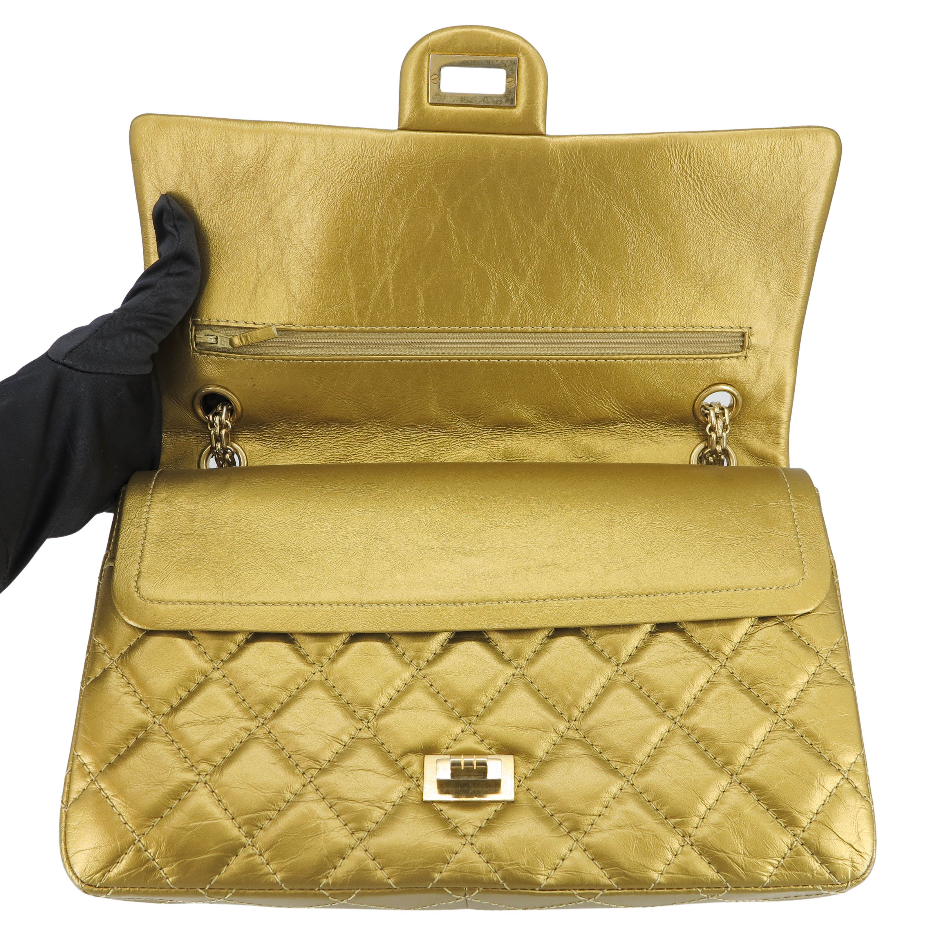 CHANEL 2.55 Reissue Flap Bag Size 226 in Gold Aged Calfskin - Replica Shoes .com