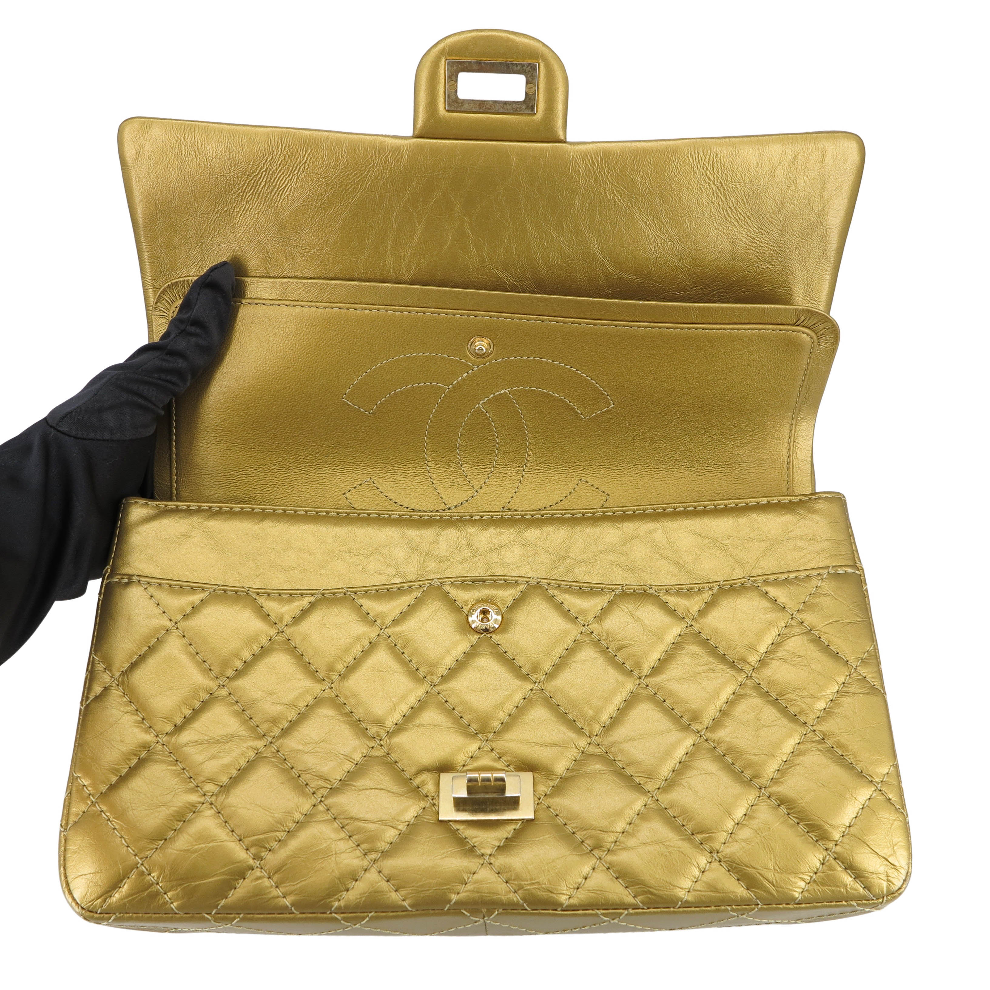 CHANEL 2.55 Reissue Flap Bag Size 226 in Gold Aged Calfskin - Replica Shoes .com