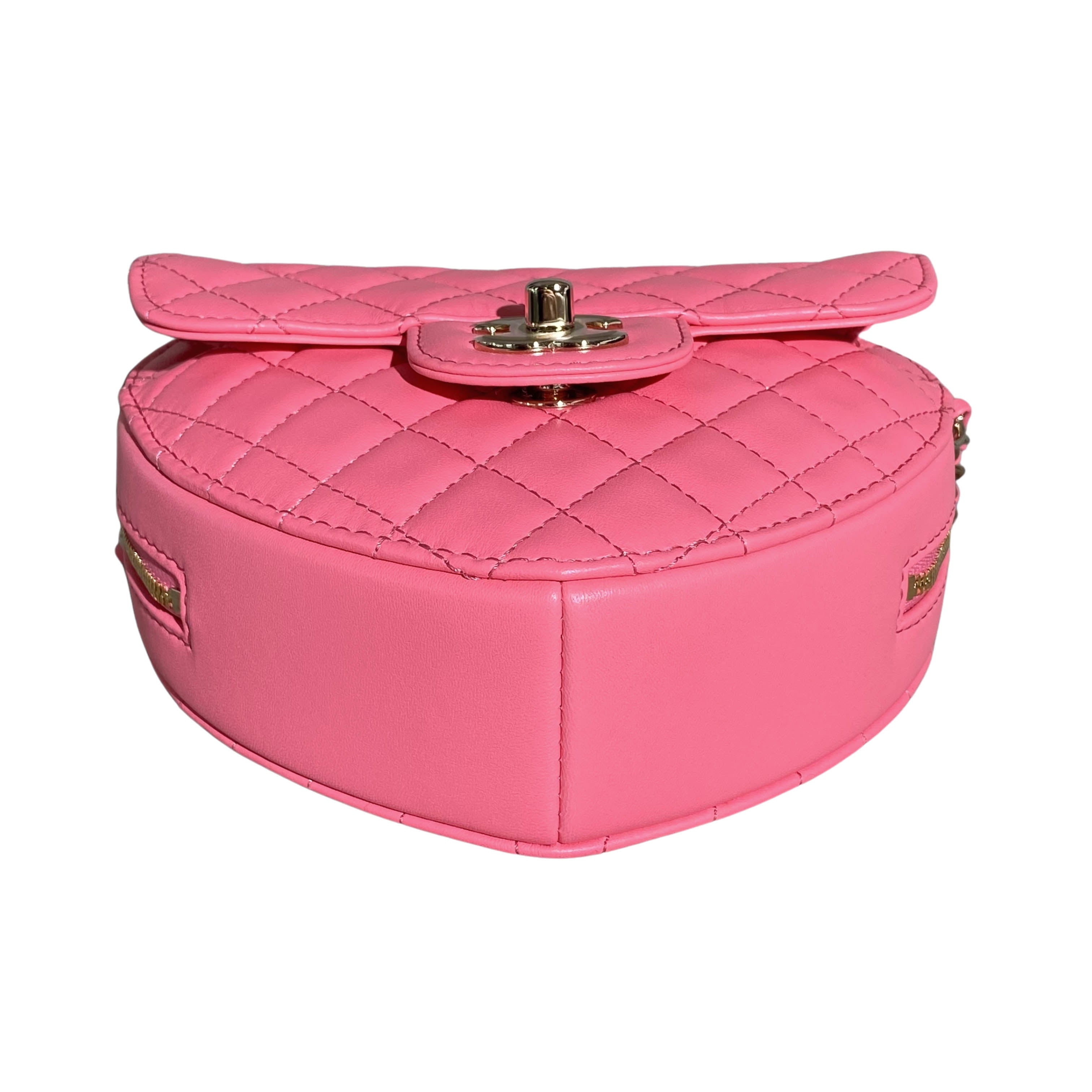 CHANEL 22S Large Heart Bag in Pink Lambskin - Replica Shoes .com