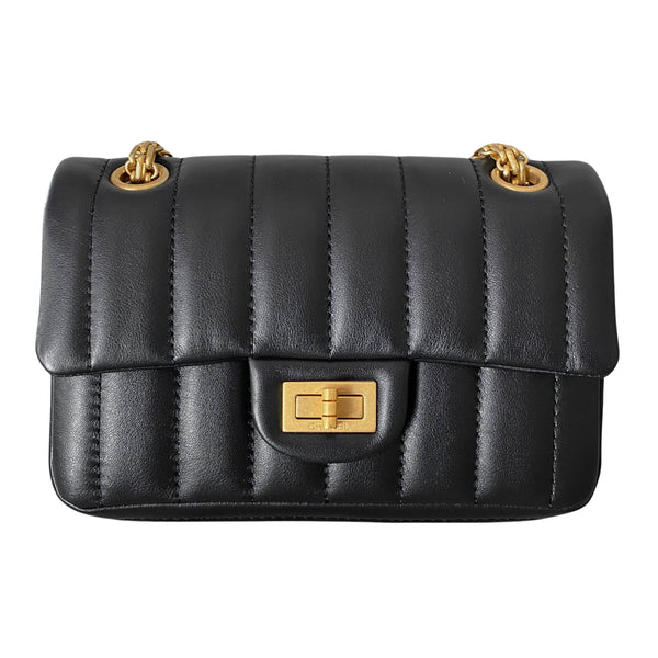 CHANEL Mini 2.55 Reissue Flap Bag Size 224 in Black Calfskin - Replica Handbags Shopping
.com